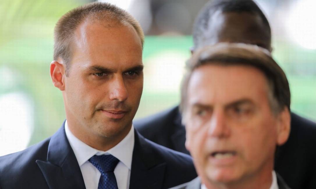 Flávio Bolsonaro quer que agente seja inocentado em caso de neutralizar indíviduo