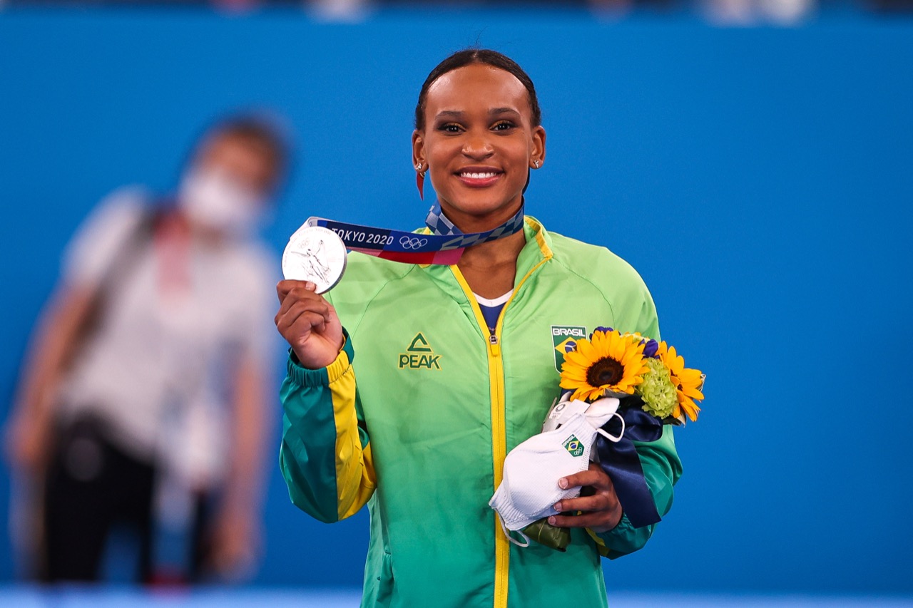 REBECA ANDRADE GANHA MEDALHA DE PRATA AO SOM DE BAILE DE FAVELA