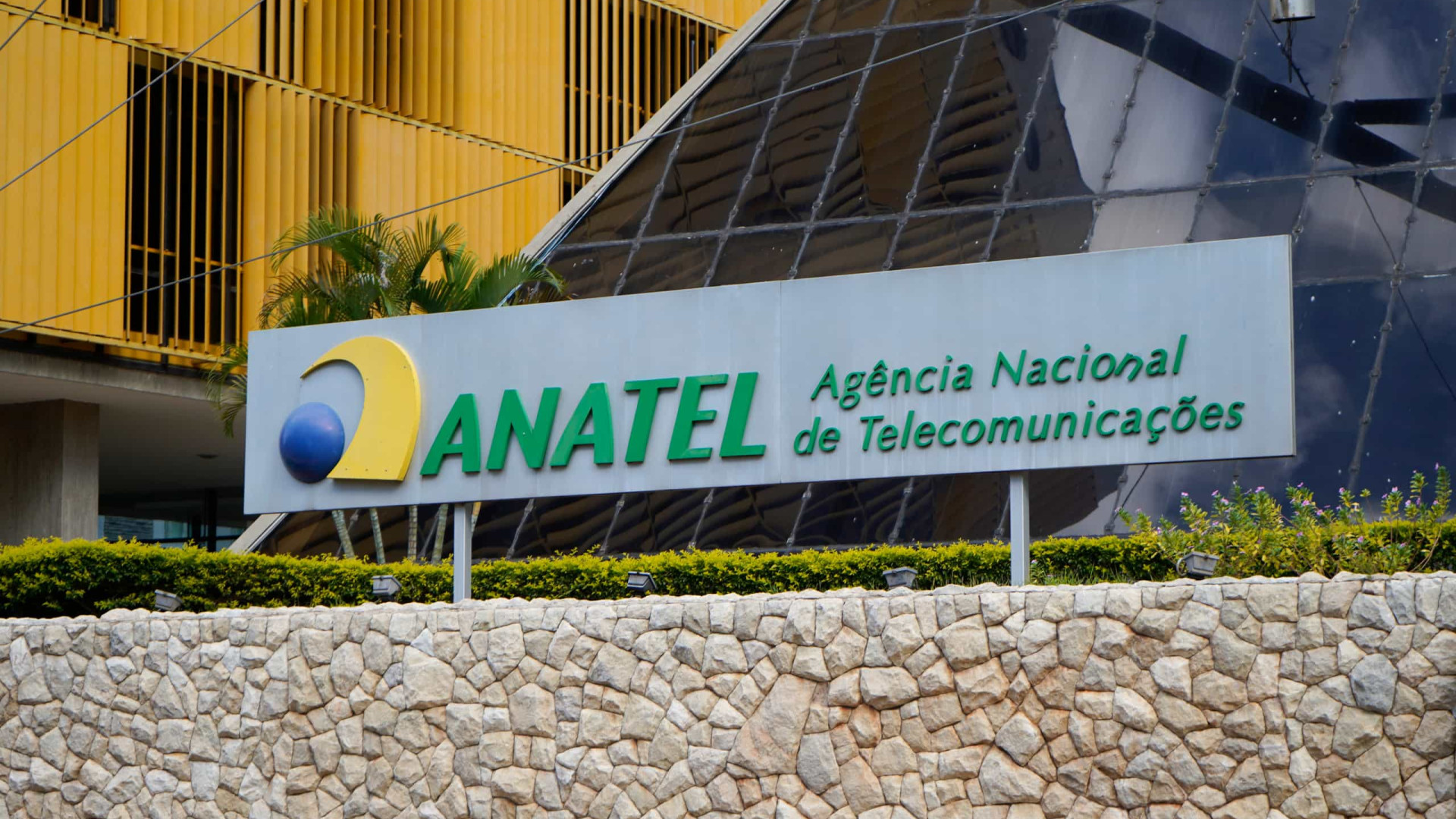 Anatel investiga impacto de acessos de software espião e busca país de origem dos ataques